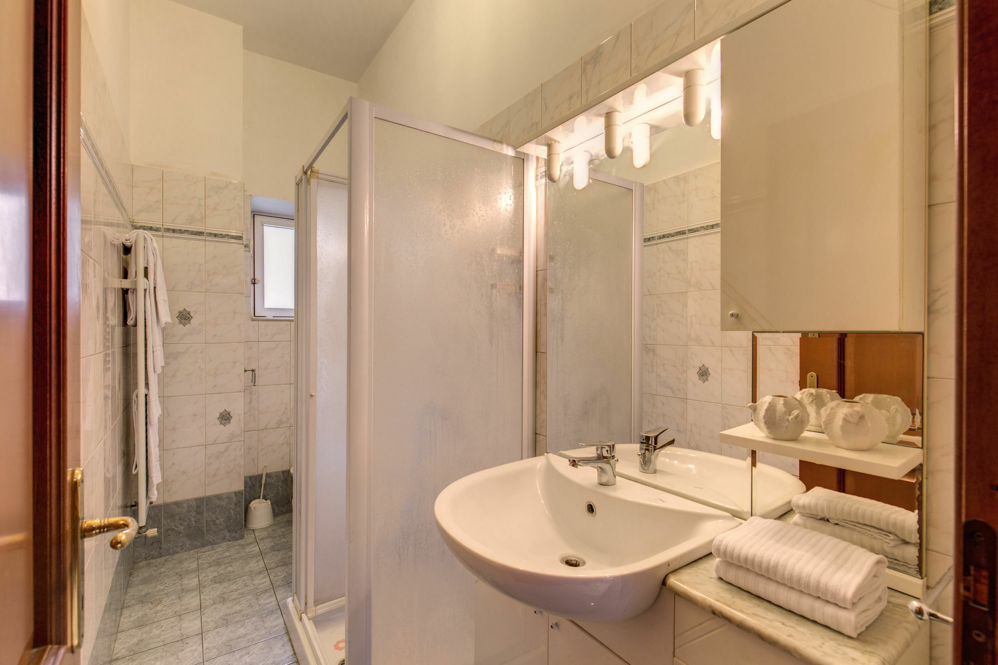 Apartment Aweshome - Trastevere Yellow Frame