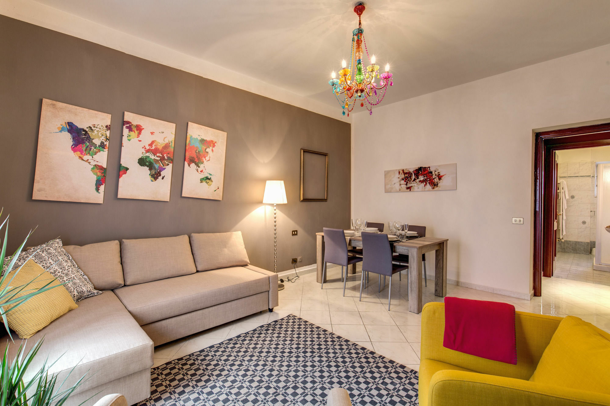 Aweshome - Trastevere Yellow Frame Apartment